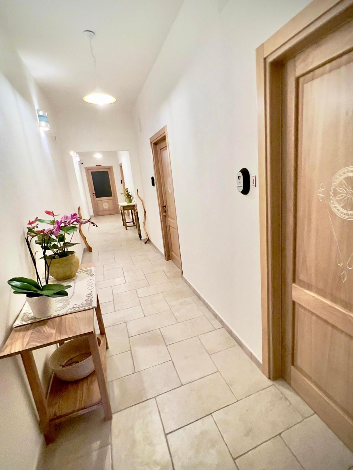 Domus La Roccia Hotel Pozzomaggiore ภายนอก รูปภาพ