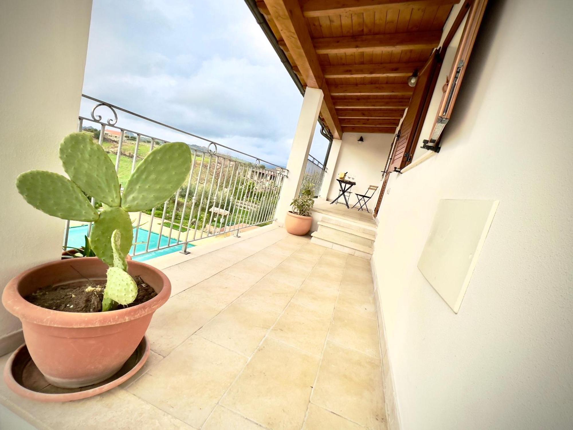 Domus La Roccia Hotel Pozzomaggiore ภายนอก รูปภาพ