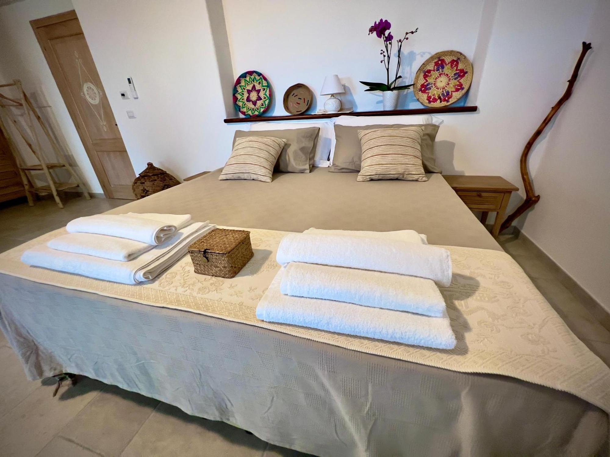Domus La Roccia Hotel Pozzomaggiore ภายนอก รูปภาพ