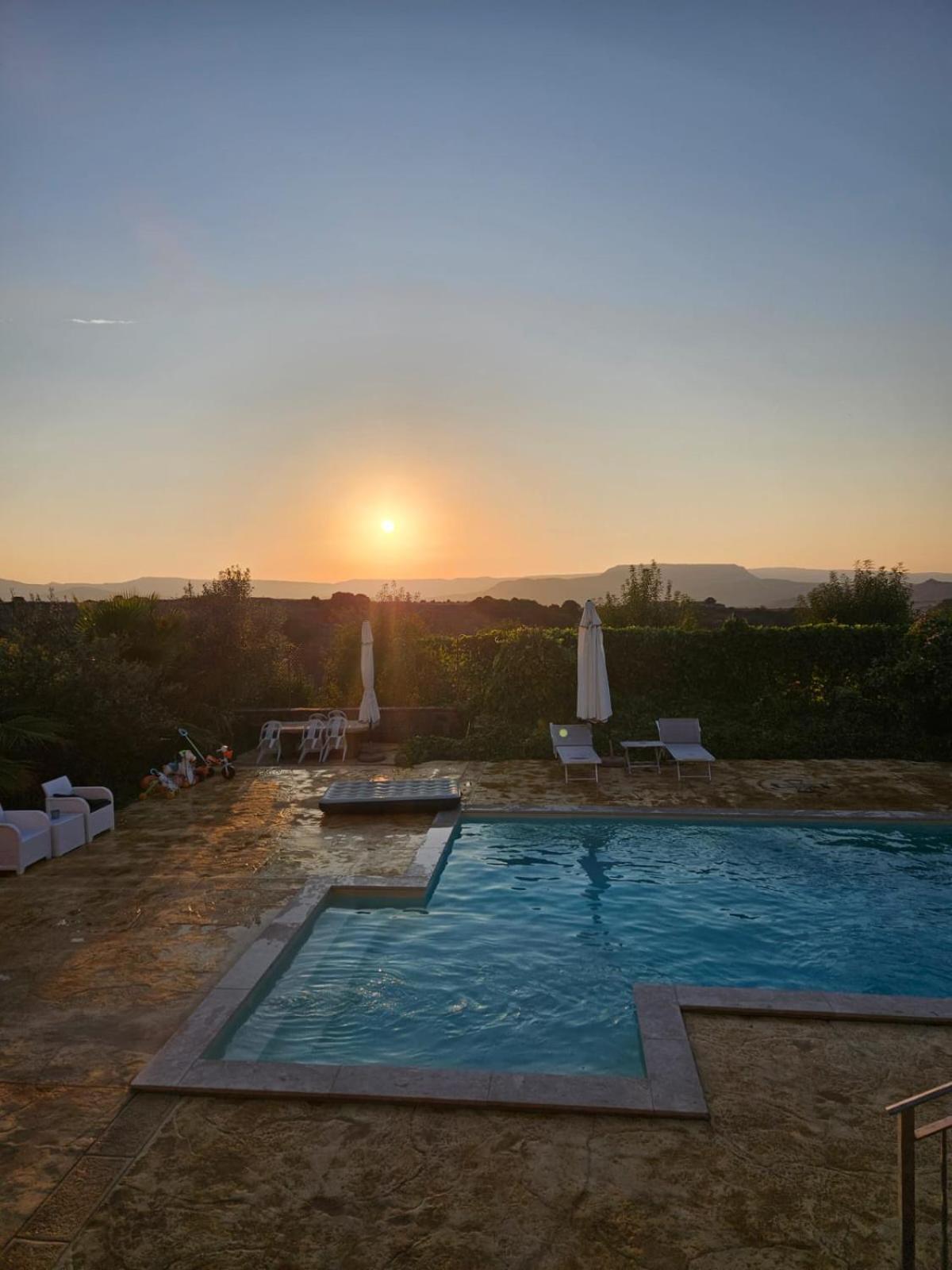 Domus La Roccia Hotel Pozzomaggiore ภายนอก รูปภาพ